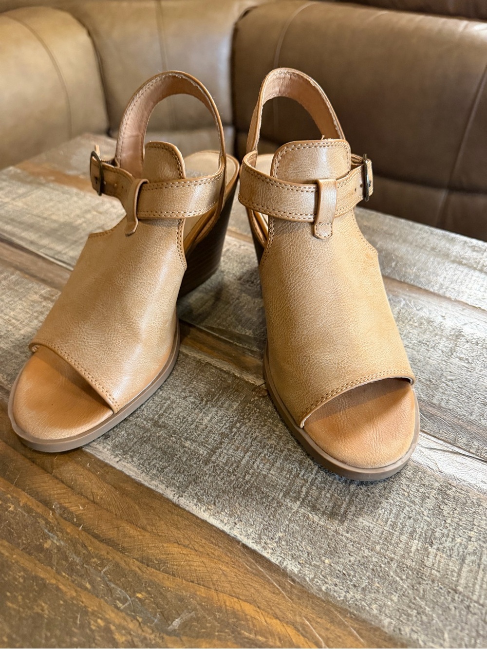 FRYE AND CO. Tan Open-Toe Slingback Wedge Sandals
